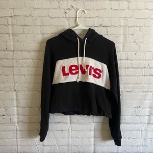 Levi’s size medium cropped logo hoodie. Drawstring for the waist